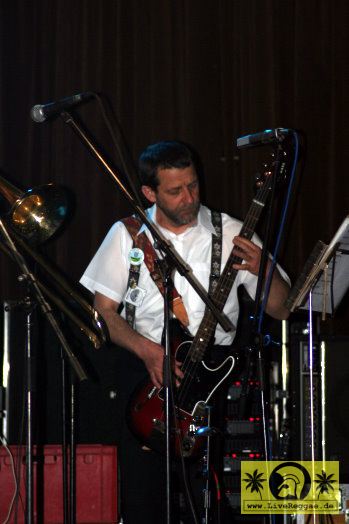 Vibration Syndicate (D) 3. Ironbar Ska Festival - Gewerkschaftsbundhaus, Erfurt 30. April 2005 (6).jpg